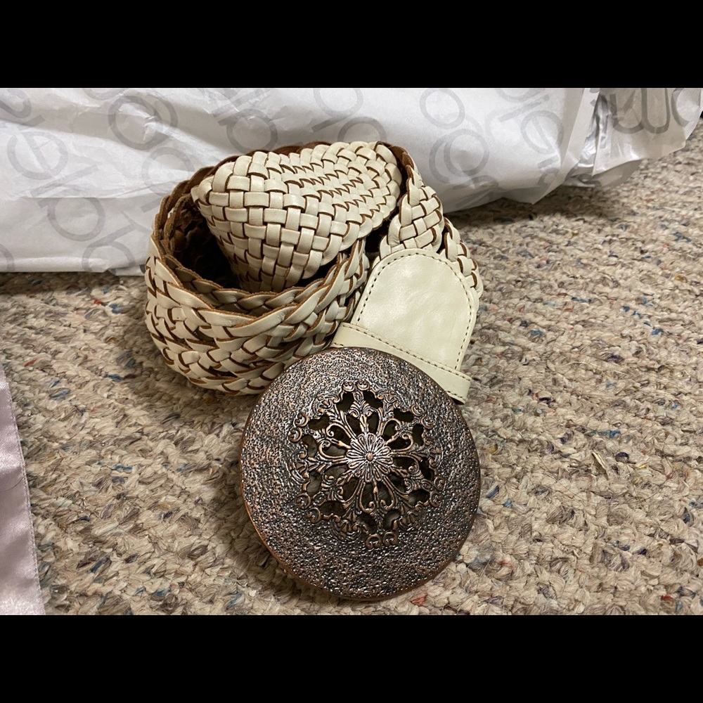 Woman’s belt